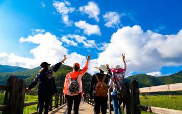 星瑞國際健康產業集團組織部分老員工赴瀘沽湖等景區旅游
