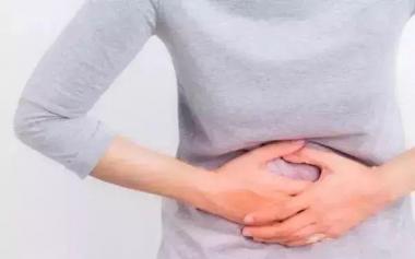 90后女生腹脹一年，一查竟是胃癌晚期！如何識別胃癌征兆？