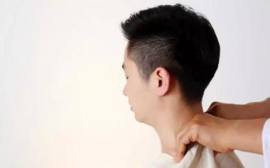 36歲男子頸部按摩刮痧竟中風！專家：頸動脈夾層引起
